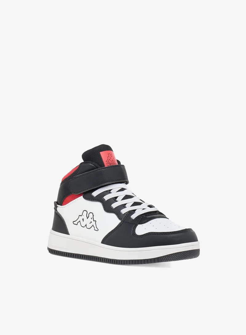 كابا حذاء رياضي للأولاد بتفاصيل شعار وإغلاق بشريط لاصق